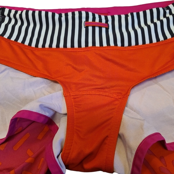 Lululemon Speed Short 2015 Seawheeze - Fuschia with Red Squiggles sz 6 Rare - Picture 9 of 9